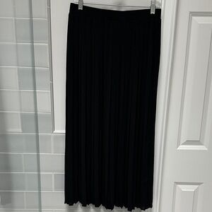 Grace & Mila nwot beautiful black pleated skirt